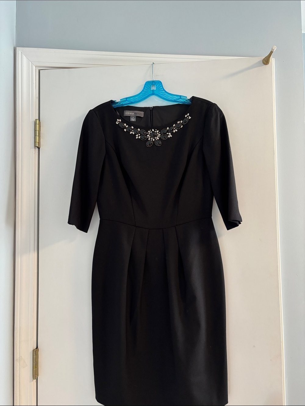 Donna Ricco Black Sheath Dress with Jewel Neckline Size 4